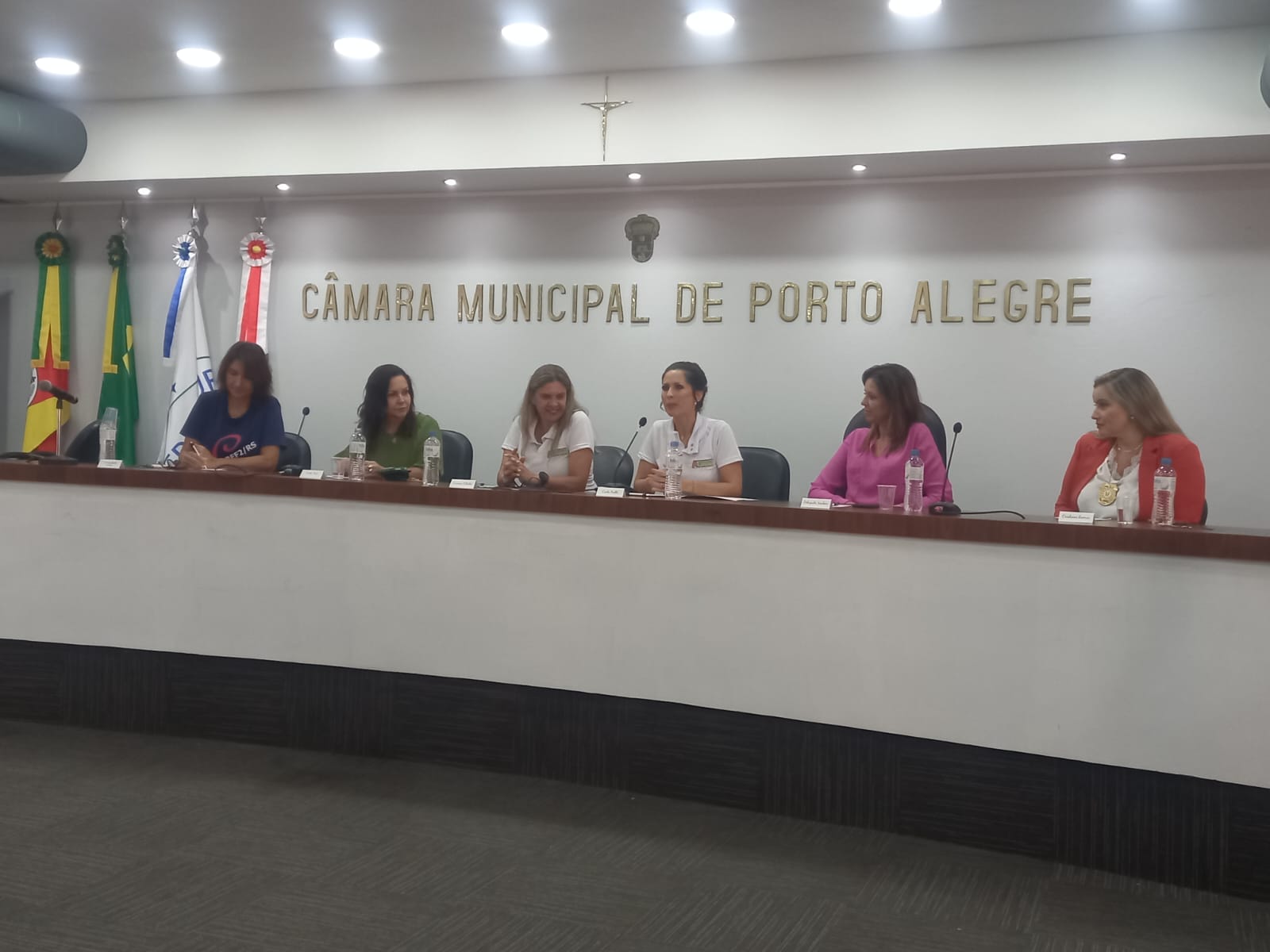 Debate: deputada estadual Delegada Nadine, Carla Frós, Cristiane Ramos e a vereadora Comandante Nádia